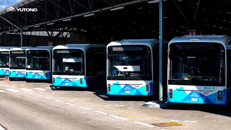 A date with ice and snow, traveling together with green mobility! 68 Yutong buses set out for Milan to support the grand winter event